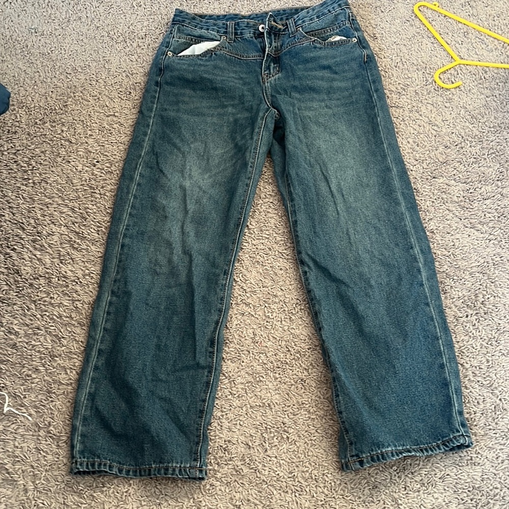 Low rise washed jeans. Size 26 but fits more like 25.